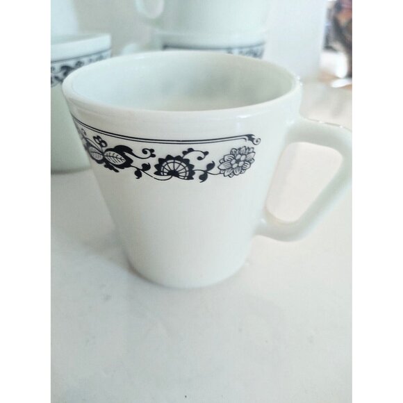 4 Vintage Pyrex Milk Glass “Old Town Blue Onion” 8 oz. Mugs - Picture 5 of 11